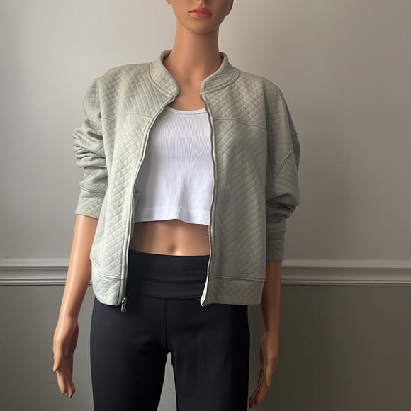 Gilly Hicks Jackets & Blazers - #47. GILLY HICKS Women’s Quilted Bomber Jacket